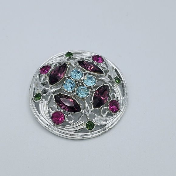 Sarah Coventry Brooch Vtg Springtime 1972 Silver Tone Purple Green Blue Filigree - Picture 2 of 9